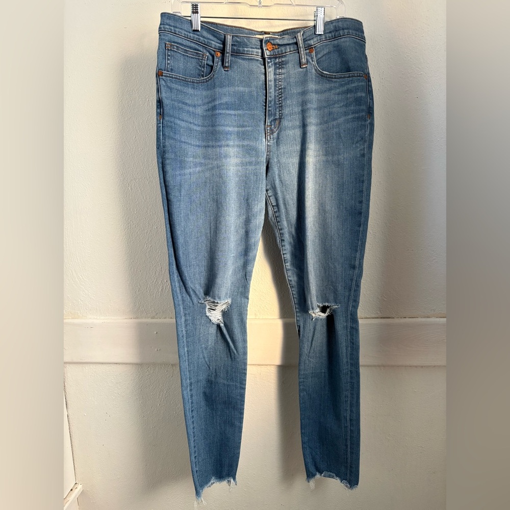 Madewell Skinny Jeans | Distressed Knee | Raw Hem | Size 32 Tall (32T)